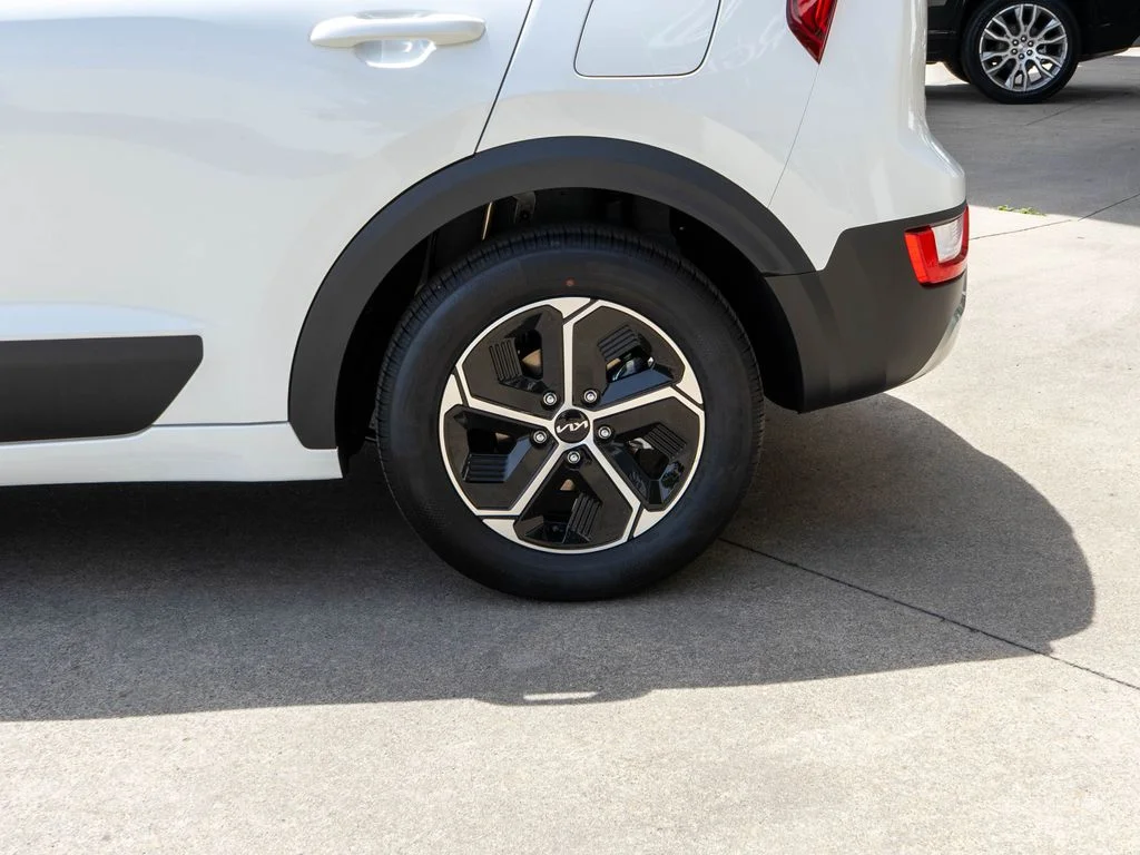 New 2026 Snow White Pearl Kia EX image 28