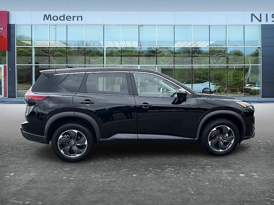 Used 2024 Super Black Nissan SV image 4