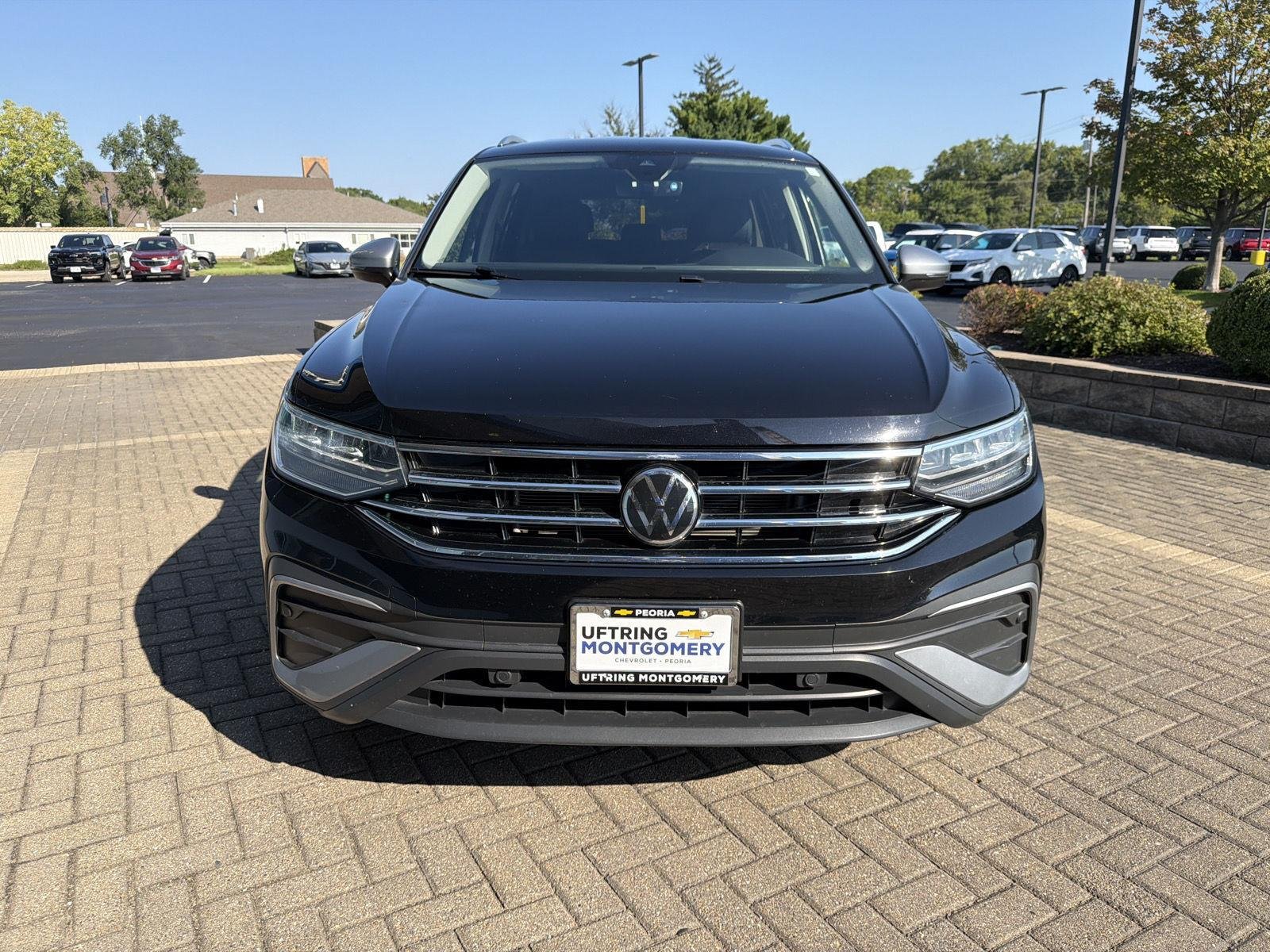 Used 2024 Pure White Volkswagen SE image 8