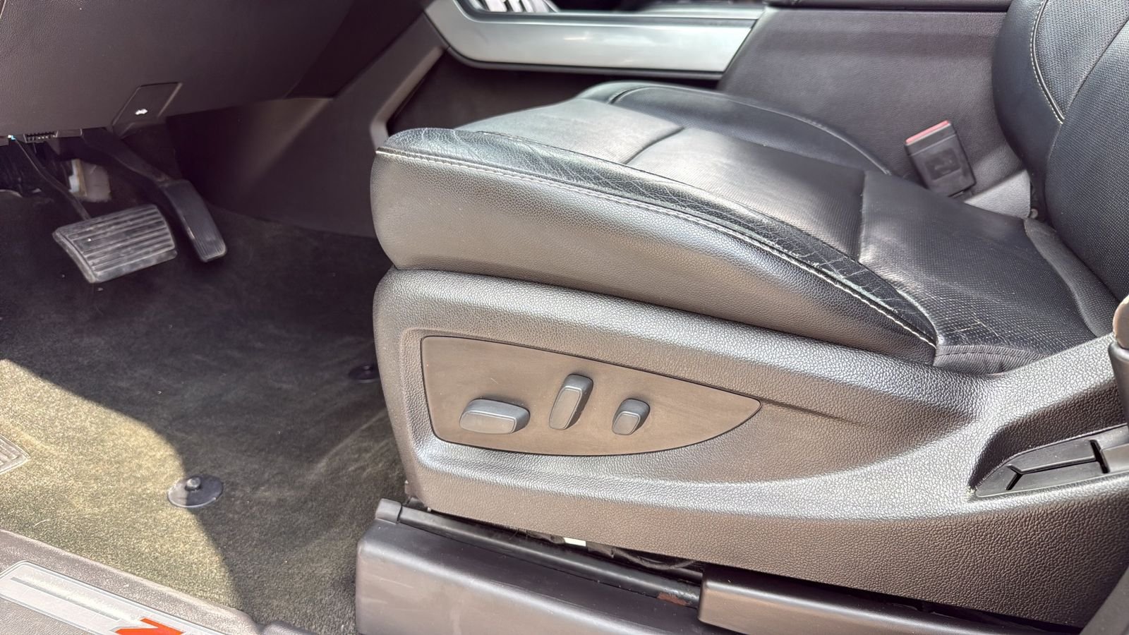Used 2015 White Chevrolet LTZ image 10