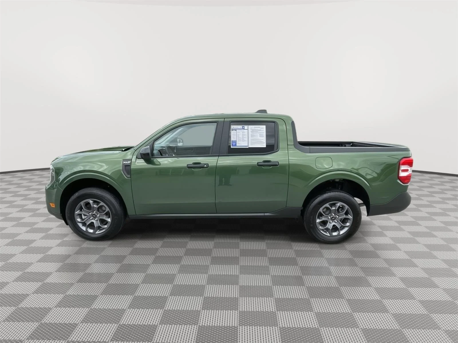 Used 2025 Eruption Green Ford XLT image 8