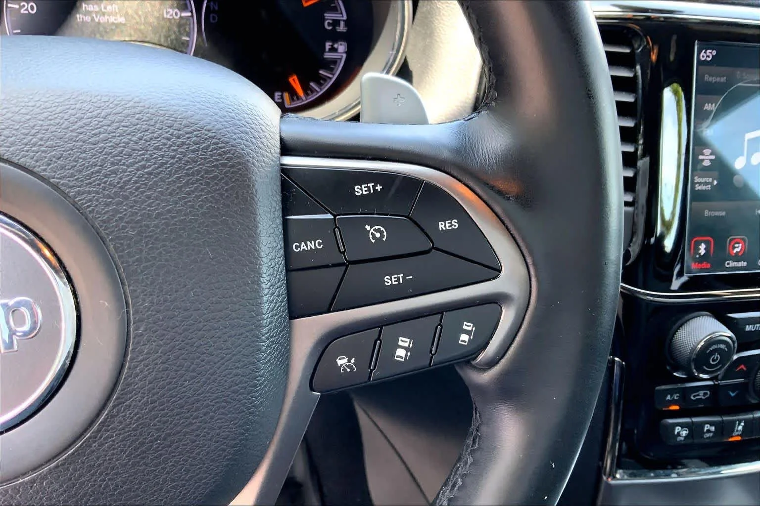 Used 2020 Diamond Black Crystal Pearlcoat Jeep Limited X image 24
