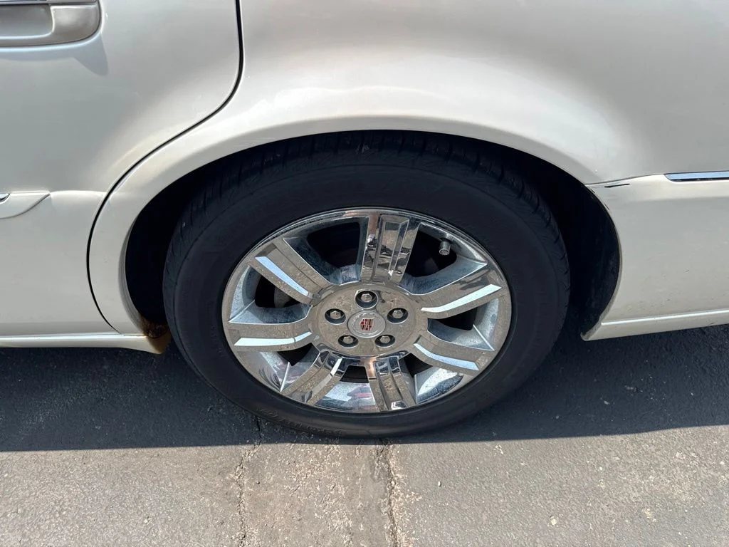 Used 2011 White Cadillac Platinum image 17
