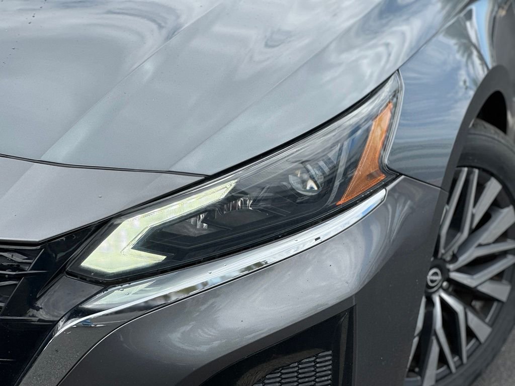 Used 2023 Gray Nissan 2.5 SV image 2