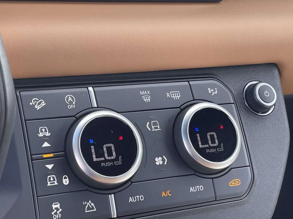 2024 Land Rover Defender X-Dynamic SE - Photo 23