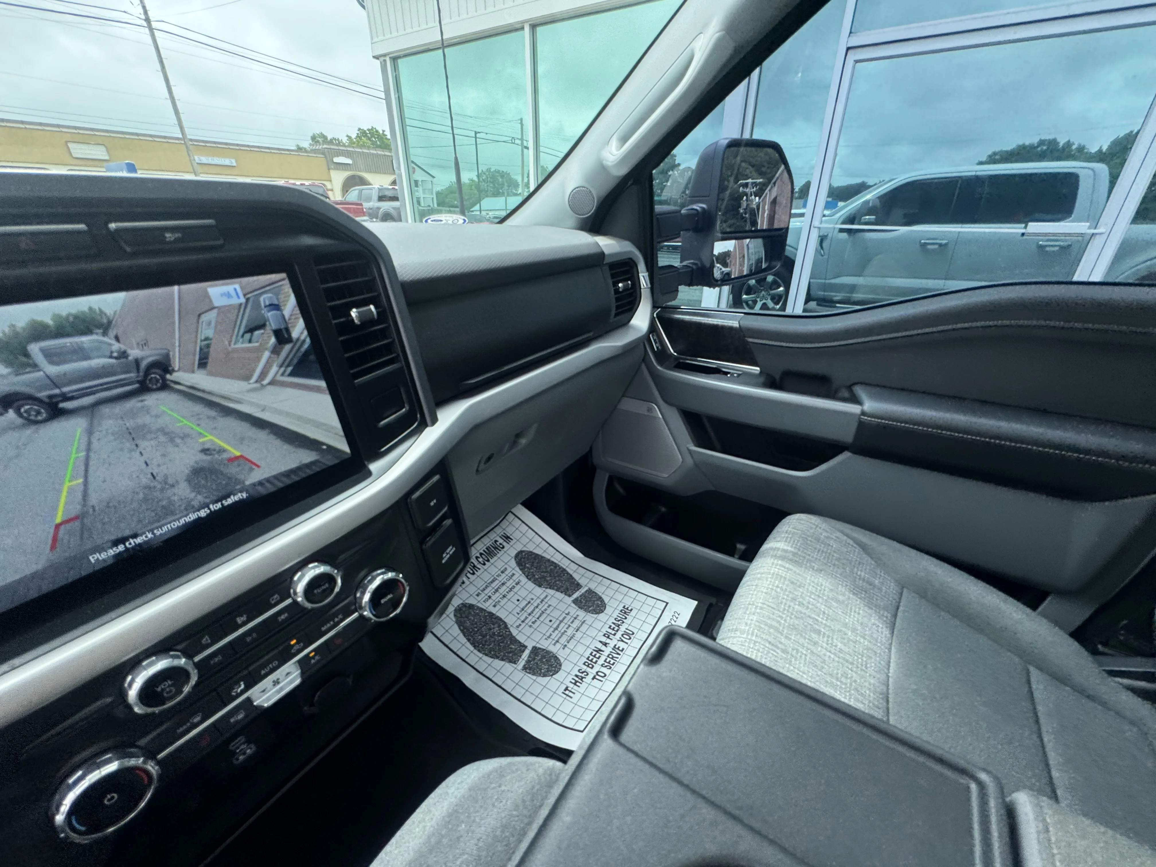 Used 2022 Oxford White Clearcoat Ford XLT image 15
