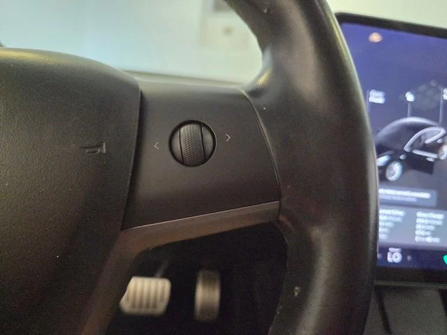 Used 2018  Tesla Long Range image 24