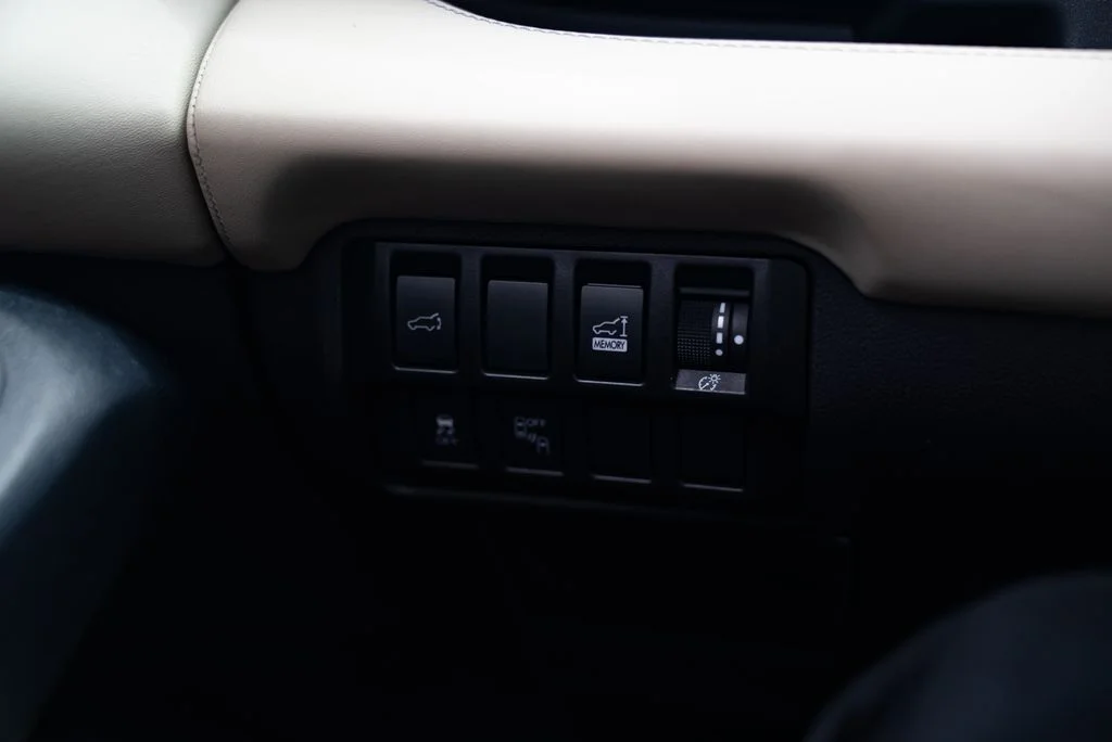 Used 2019 Silver Subaru Limited image 13