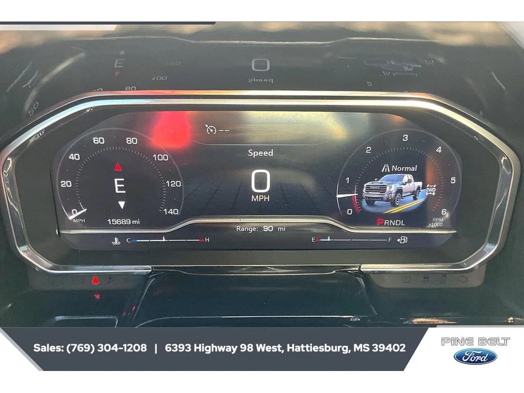 Used 2025 Summit White GMC SLE image 15