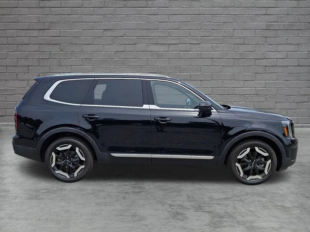 Used 2023 Ebony Black Kia EX image 13