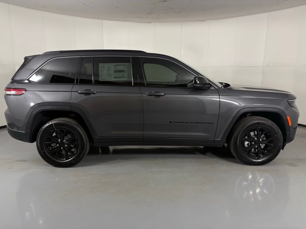 New 2026 Baltic Gray Metallic Clear-Coat Exterior Paint Jeep Altitude image 9
