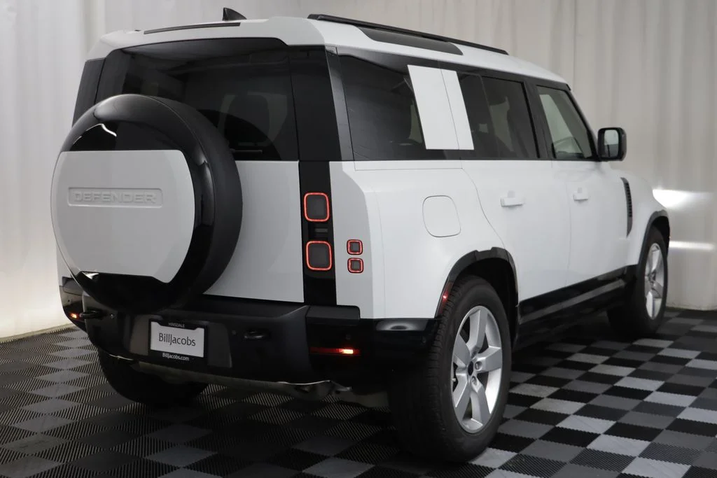 Certified Used 2026 White Land Rover X-Dynamic SE image 18