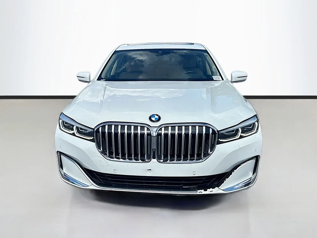 Used 2022 Alpine White BMW 740i image 8