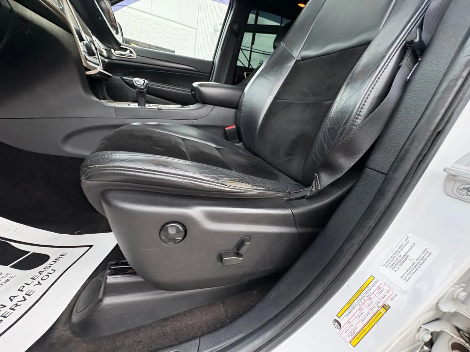 Used 2014 Bright White Clearcoat Jeep Altitude image 35