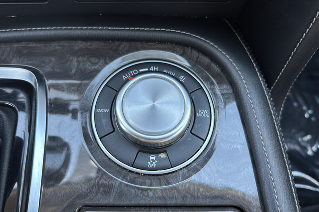 Used 2022 Super Black Nissan Platinum image 32