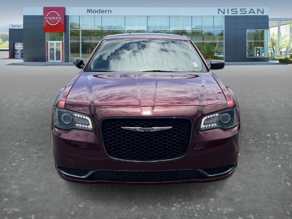 Used 2019 Velvet Red Pearlcoat Chrysler Touring image 2