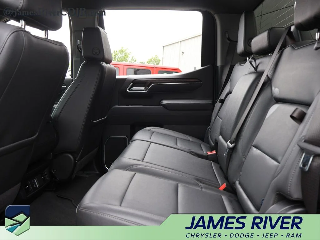 Used 2025 Silver GMC SLT image 17