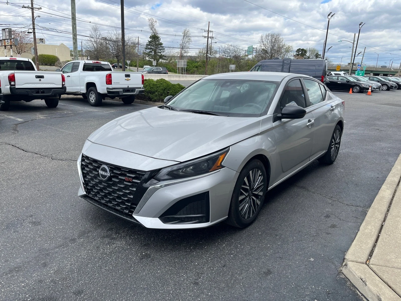 Used 2025 Brilliant Silver Metallic Nissan SV FWD image 4