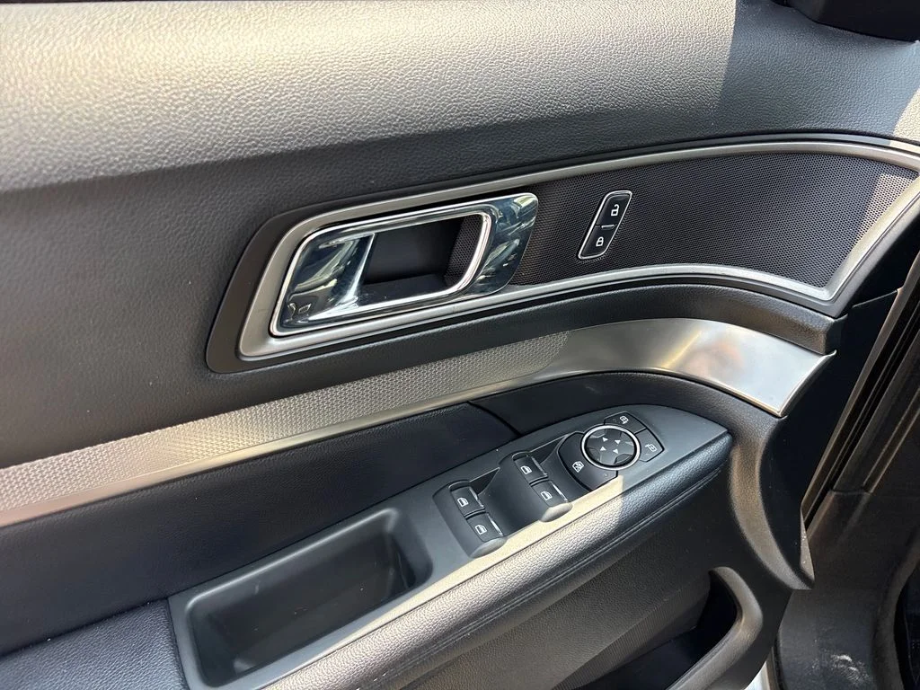 Used 2018 Silver Ford XLT image 17