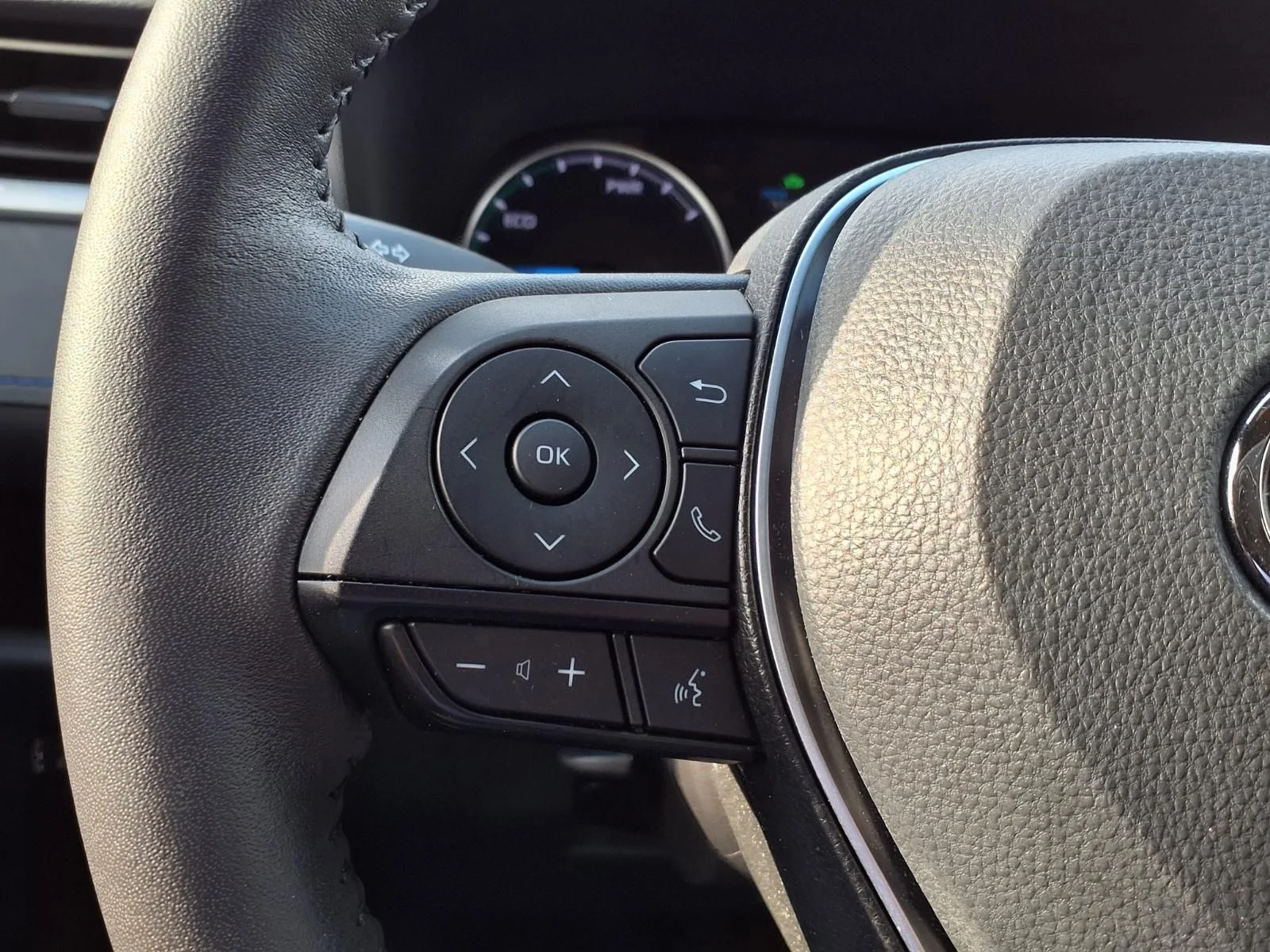 Certified Used 2022 Silver Toyota SE image 22