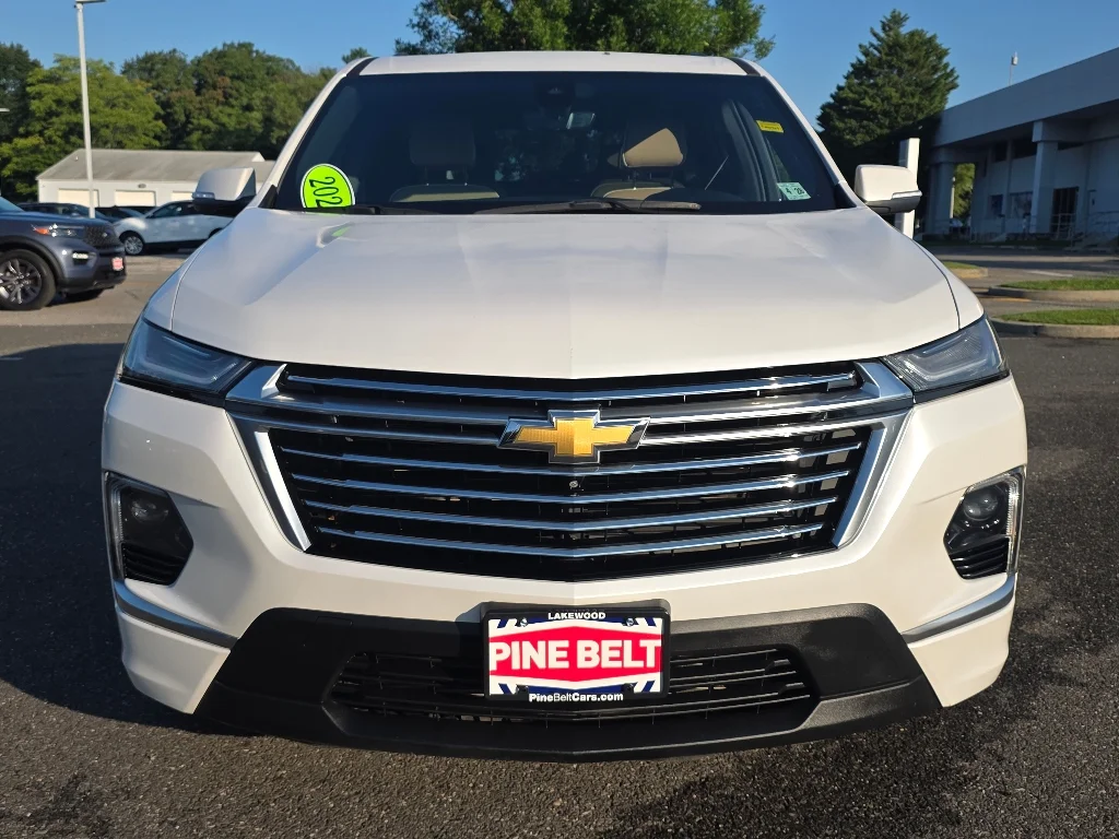 Used 2023 Iridescent Pearl Tricoat Chevrolet Premier image 10
