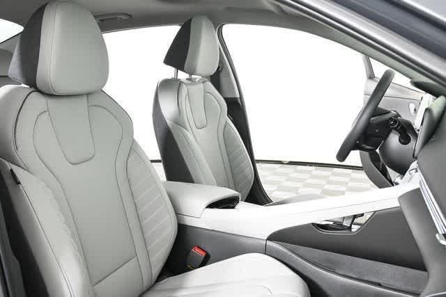 2025 Hyundai Elantra Limited - Photo 56