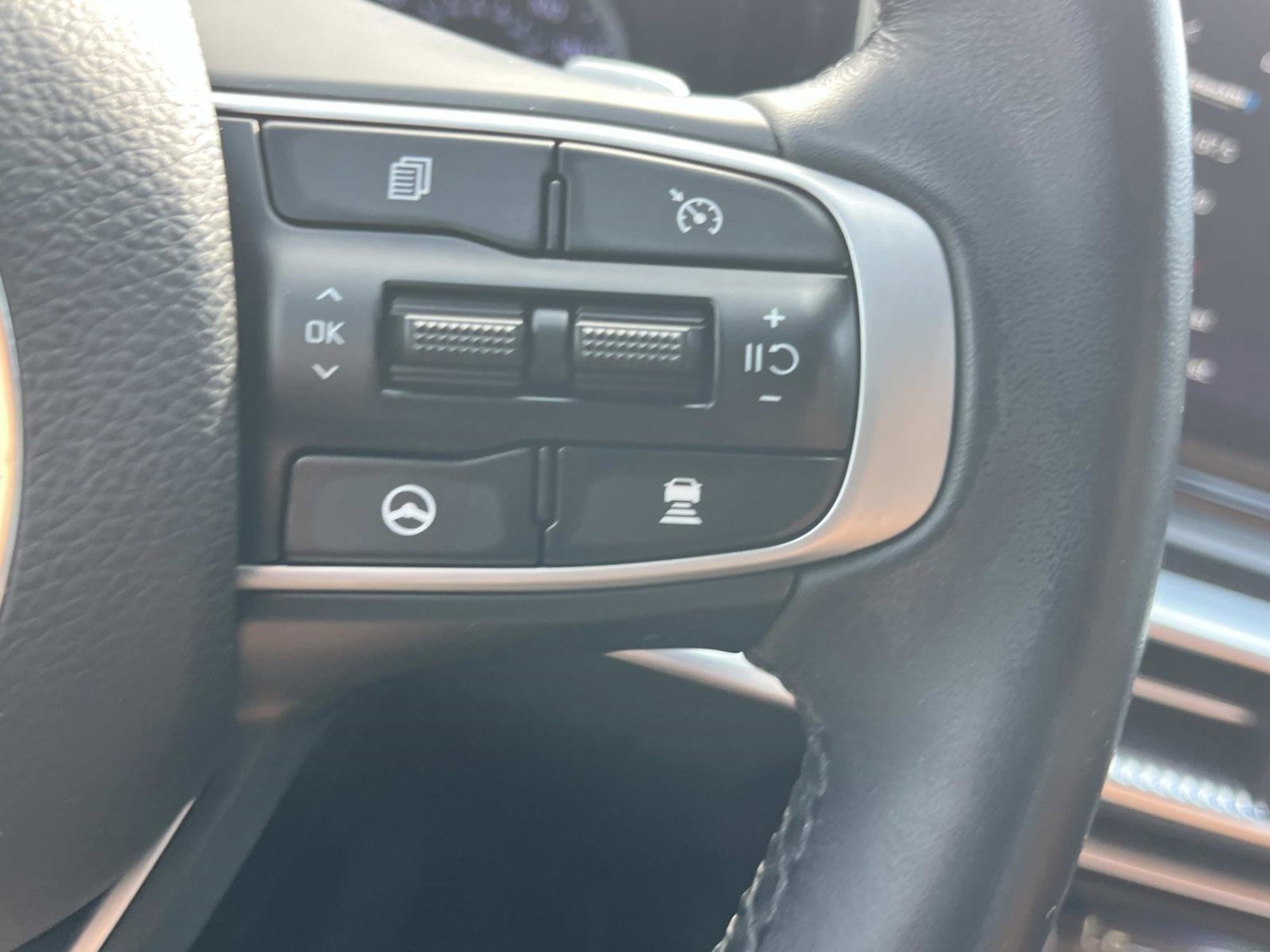Used 2024 Wolf Gray Kia GT image 32