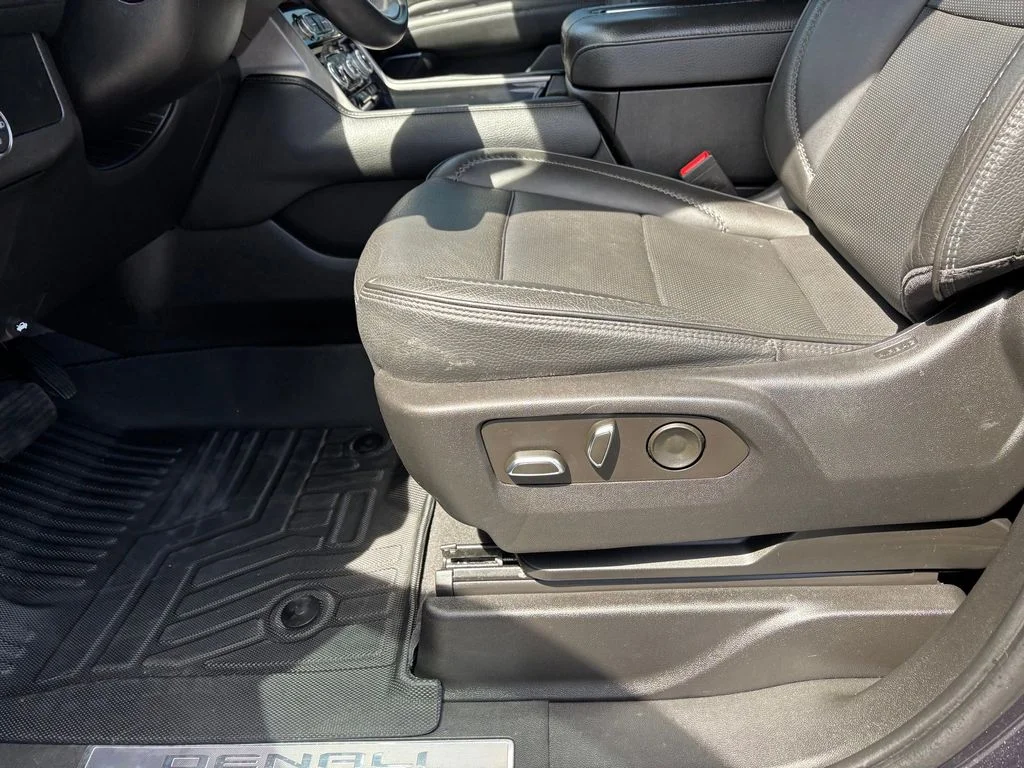 Used 2023 Silver GMC Denali image 27