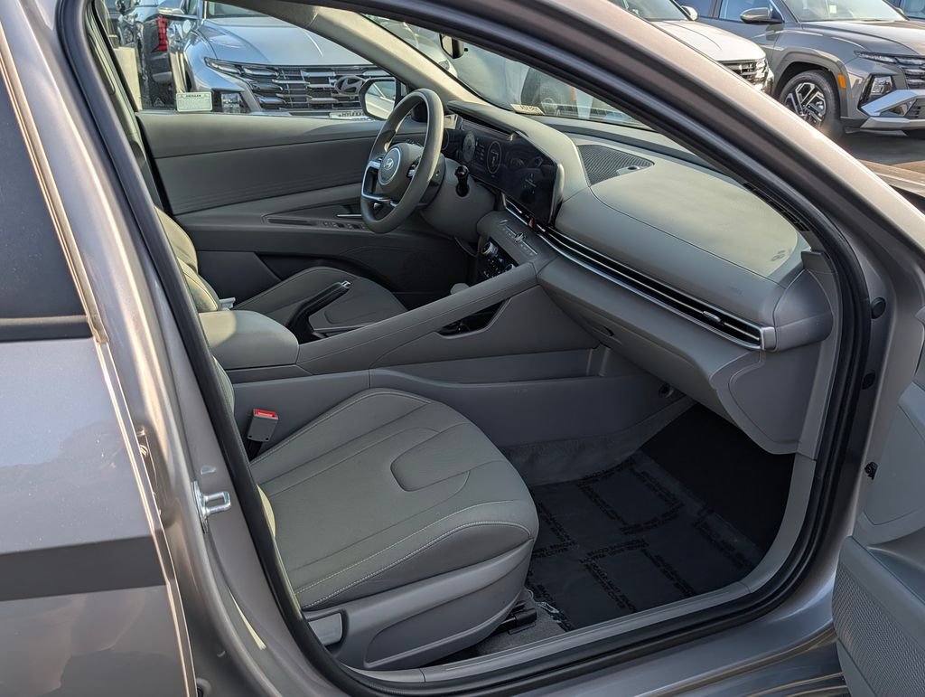 2024 Hyundai Elantra SEL - Photo 9