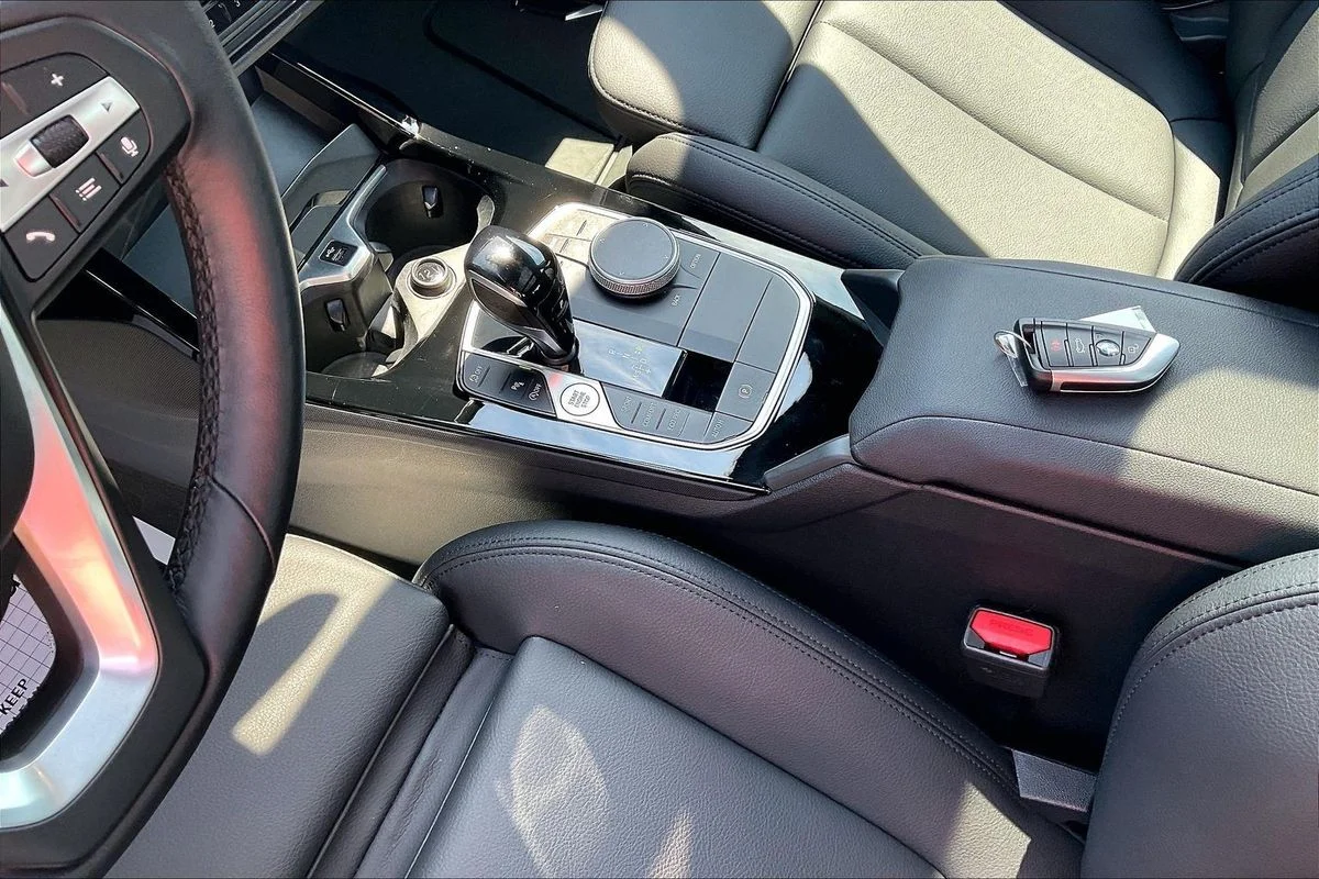 Used 2024  BMW xDrive image 18