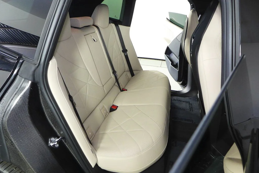 Used 2024 Black BMW xDrive50 image 19