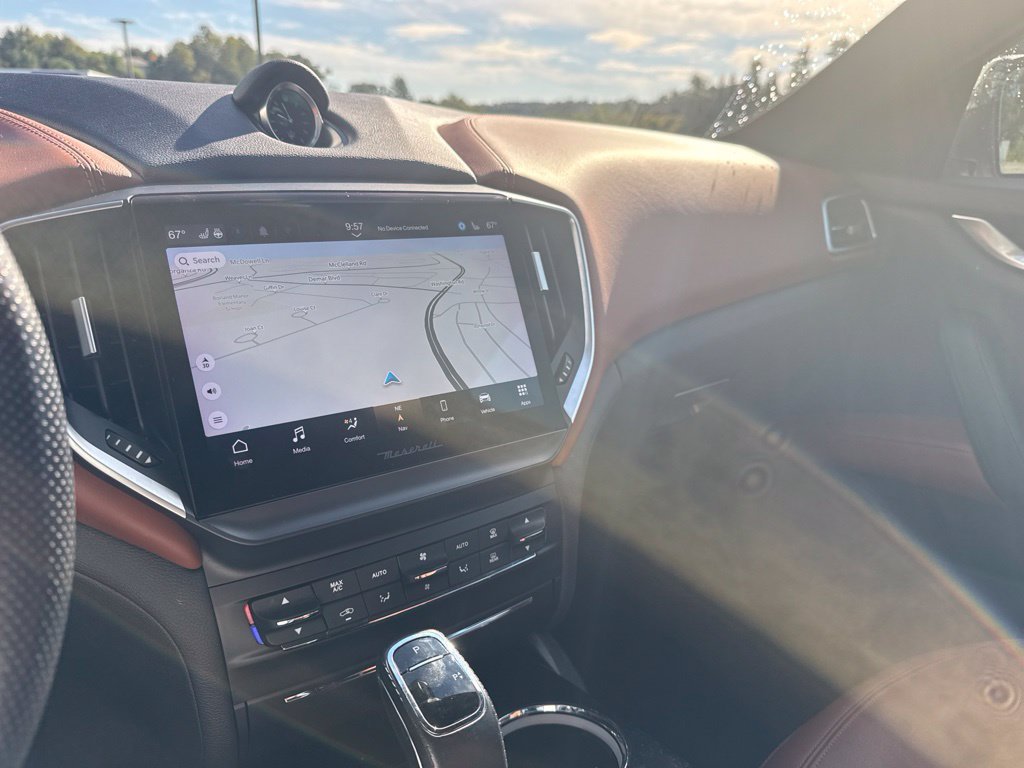 Used 2022  Maserati Modena Q4 image 14