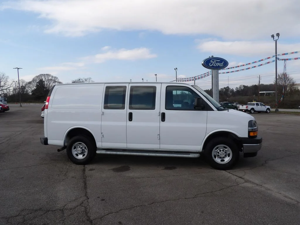 2024 Chevrolet Express 2500 Work Van HD's photo