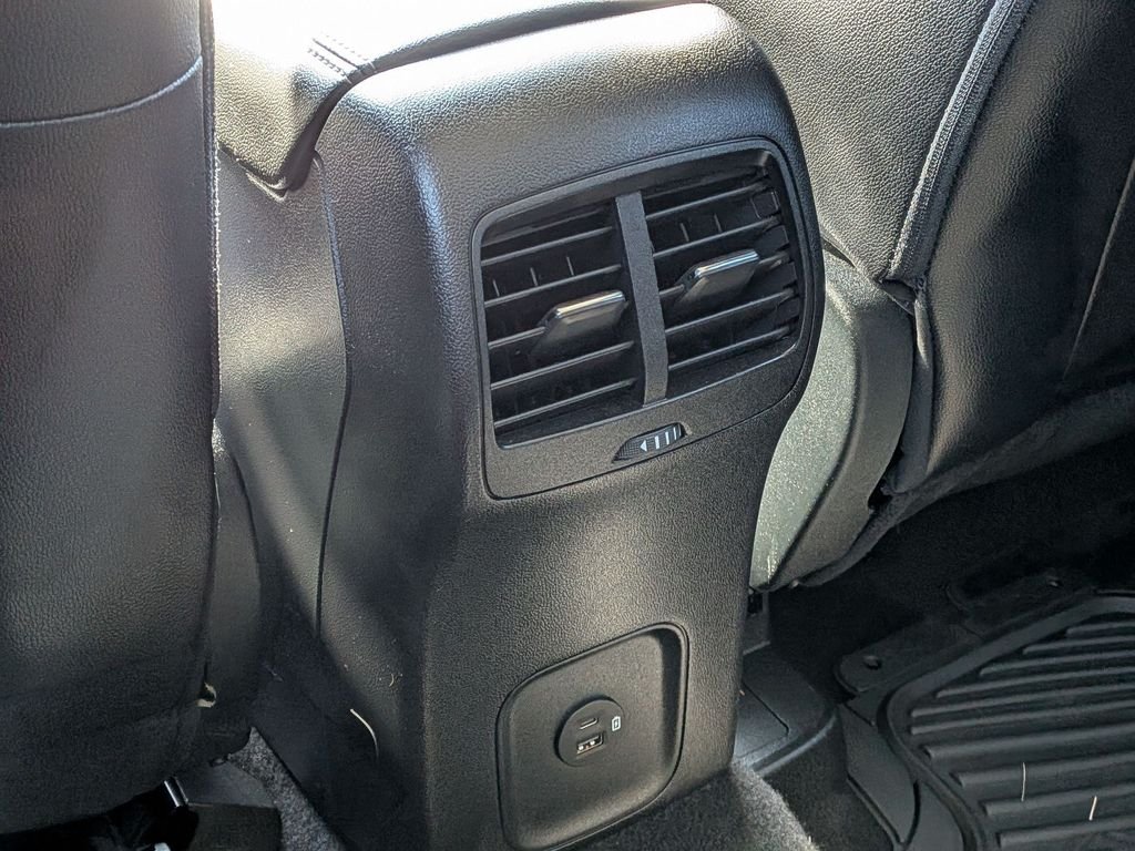 Used 2022 Star White Metallic Tri-Coat Ford SEL image 18