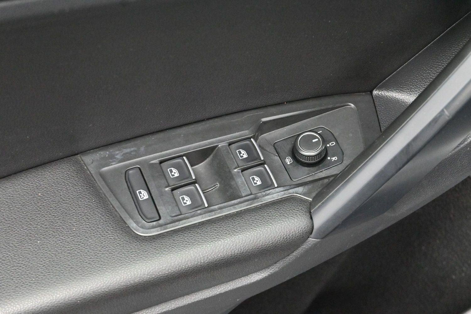 Used 2021 Platinum Gray Metallic Volkswagen SE image 11