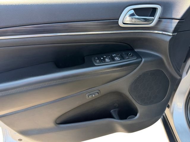 Used 2020 Silver Jeep Limited image 13