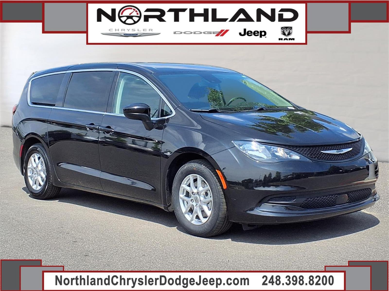 2023 Chrysler Voyager LX