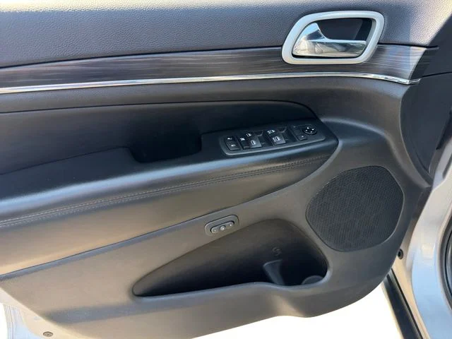 Used 2020 Silver Jeep Limited image 13