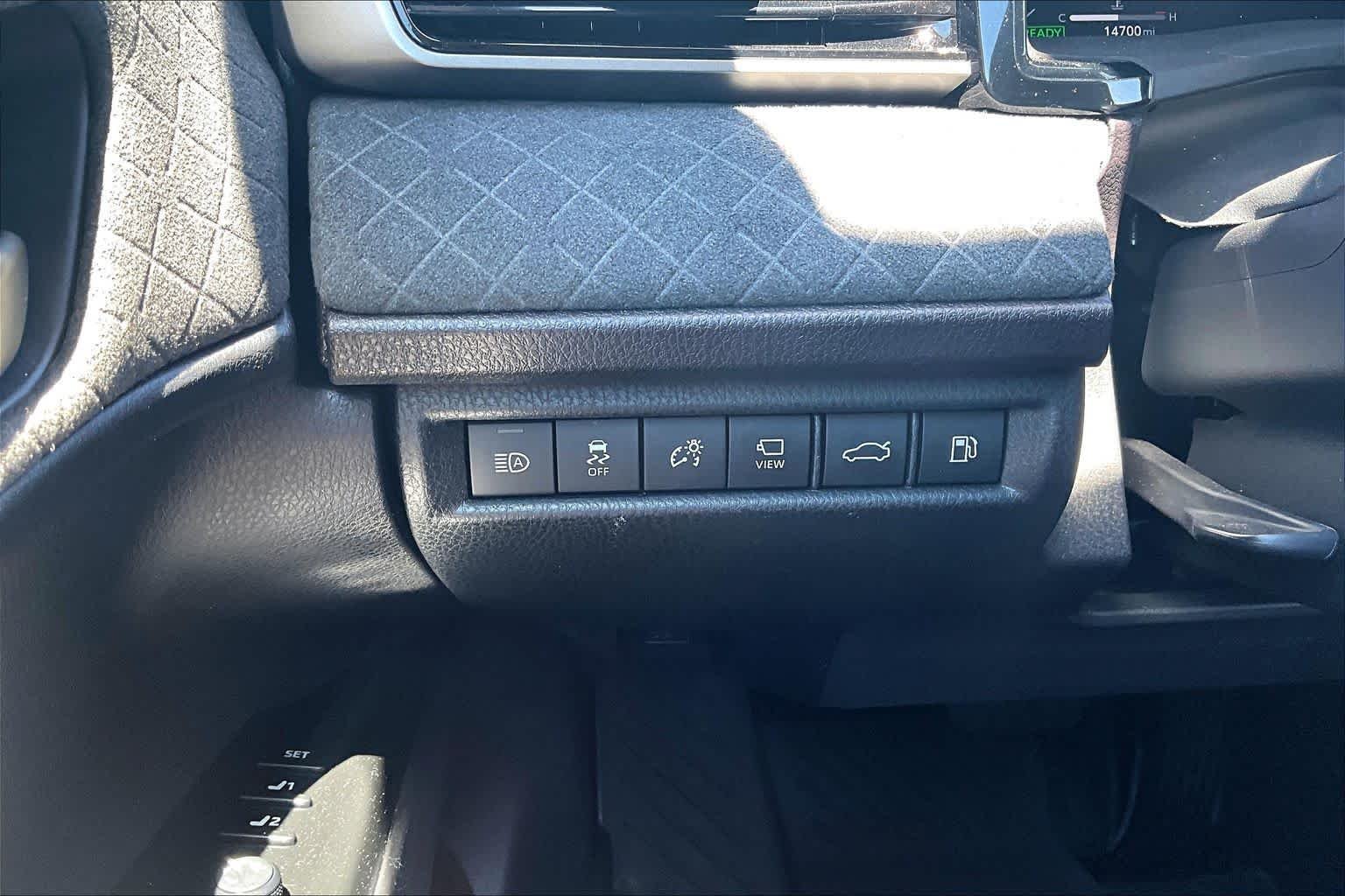 Certified Used 2025 Wind Chill Pearl Toyota XLE image 34