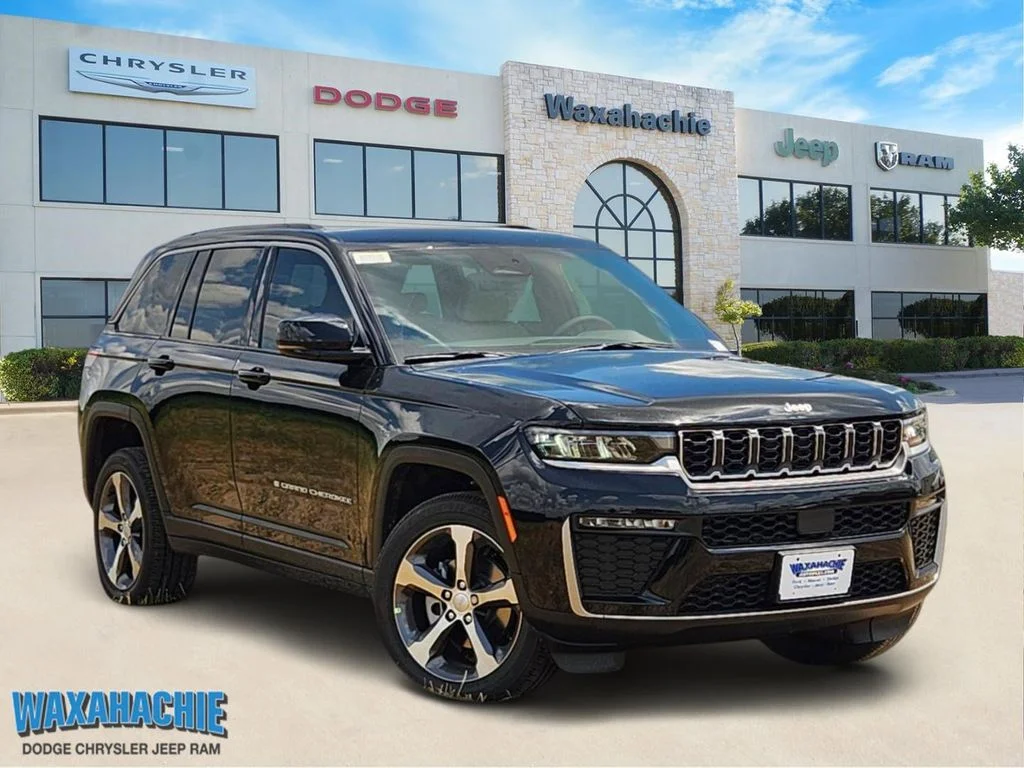 New 2026 Diamond Black Crystal Pearl-Coat Exterior Paint Jeep Limited image 1