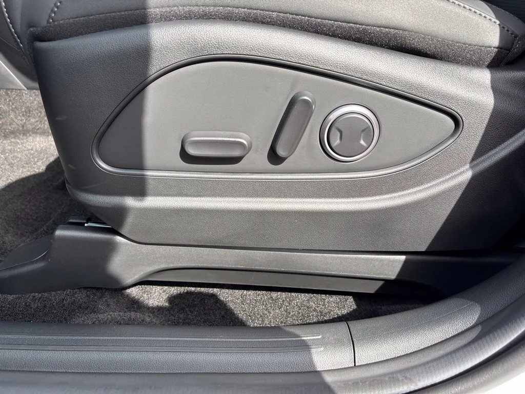 New 2027 White Hyundai SEL image 13