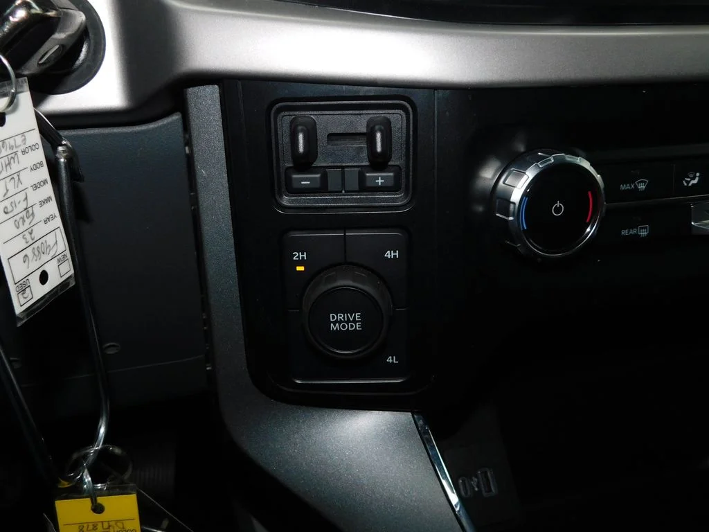 Used 2023 Oxford White Ford XLT image 35