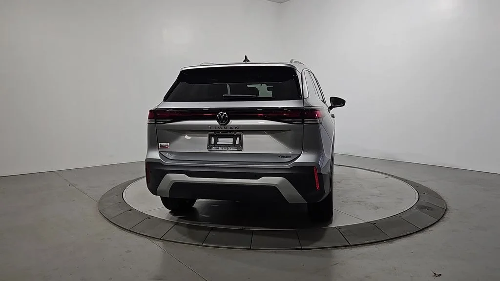 New 2026 Silver Volkswagen 2.0T SE image 4
