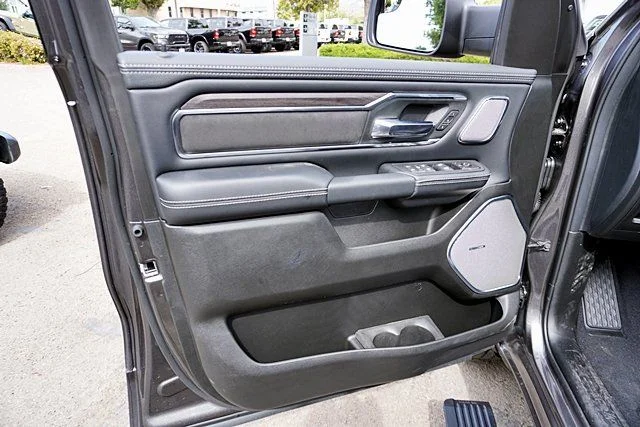 New 2026 Granite Crystal Metallic Clear-Coat Exterior Paint RAM Laramie image 30