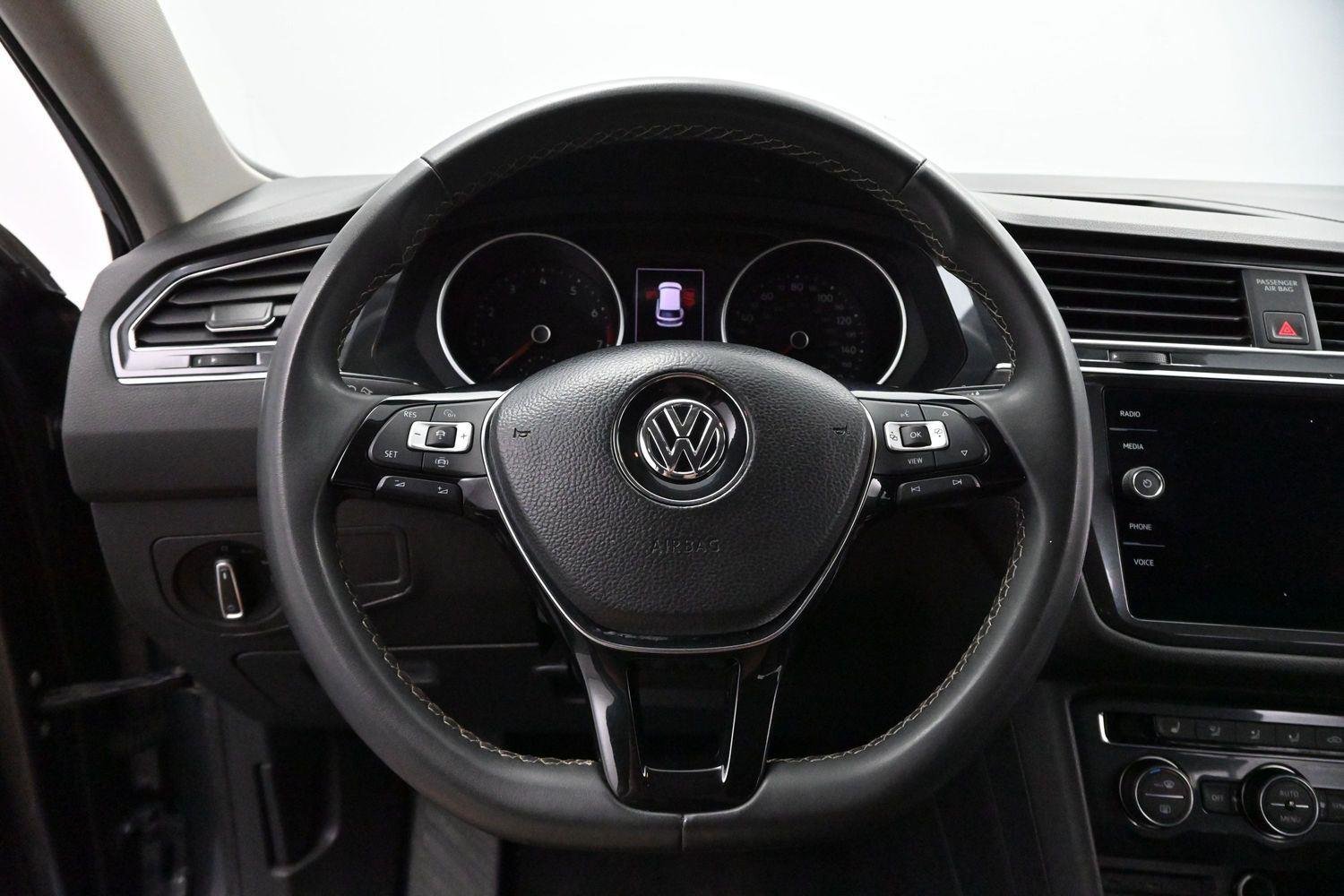 Used 2021 Platinum Gray Metallic Volkswagen SE image 15