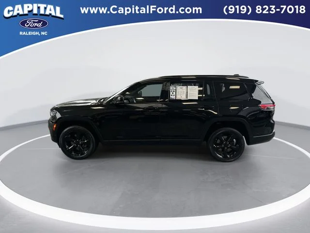 Used 2023 Black Jeep Altitude image 5
