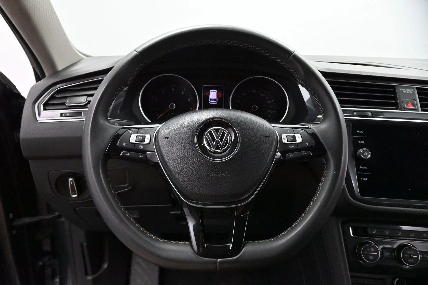 Used 2021 Platinum Gray Metallic Volkswagen SE image 15