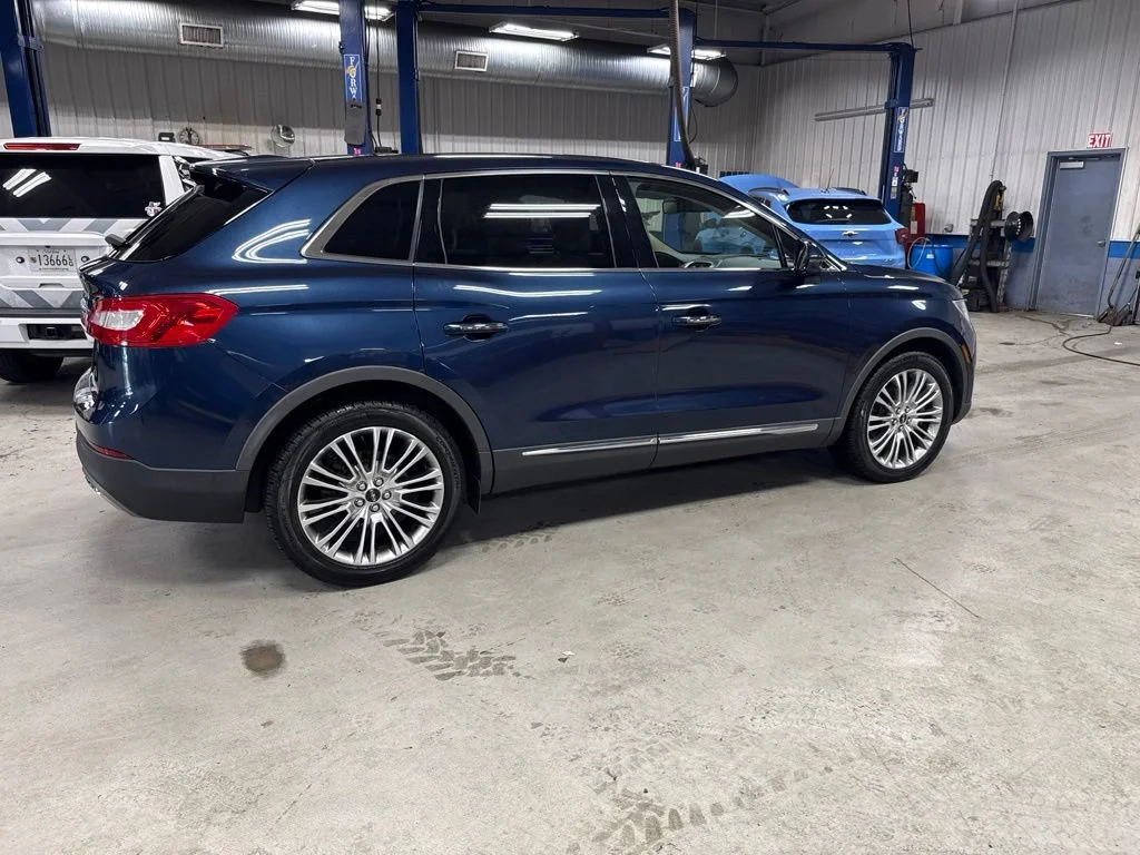 Used 2017 Blue Lincoln Reserve image 7