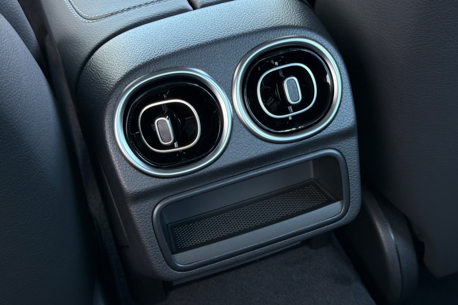 2026 Mercedes-Benz C-Class Sedan C 300 - Photo 23