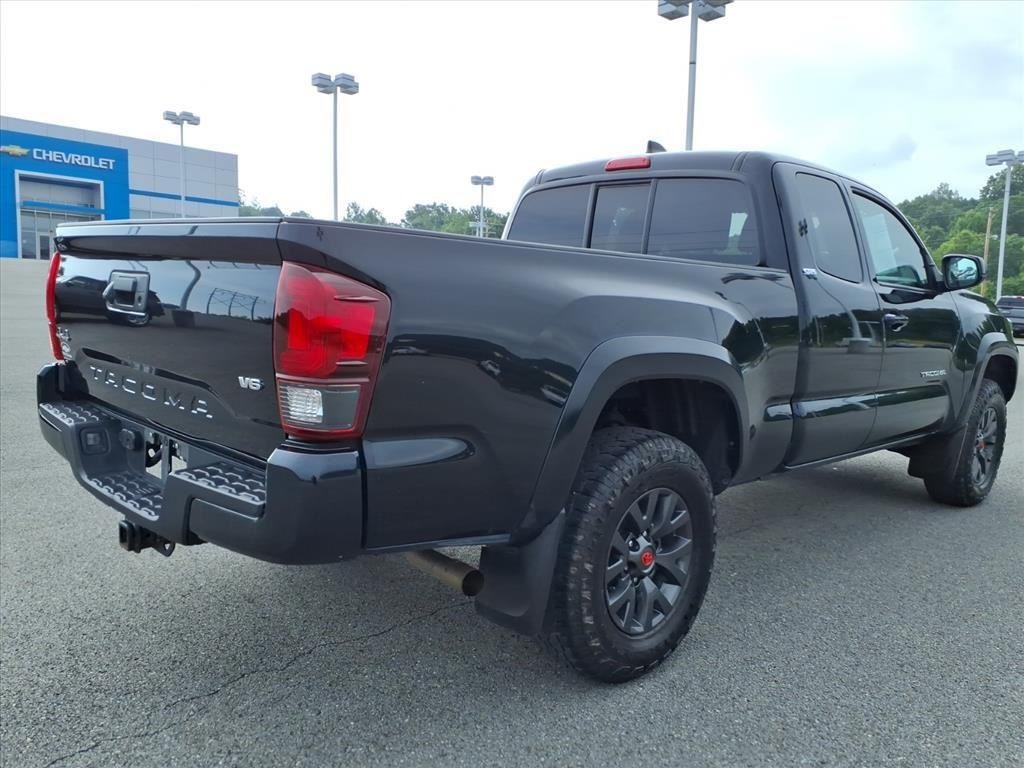 Used 2022 Midnight Black Metallic Toyota SR5 V6 image 5